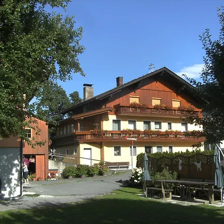 Bauernhof Katin Feriegård Tröpolach